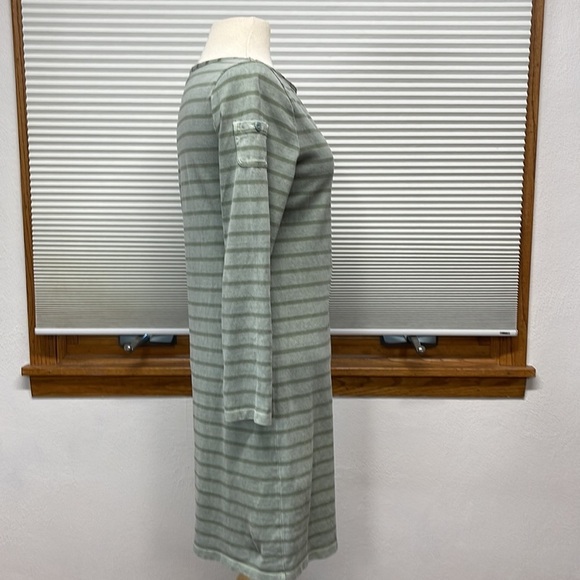 Vineyard Vines Green Garment-Dyed Striped Long-Sleeve Cotton Knit Dress - Picture 4 of 10